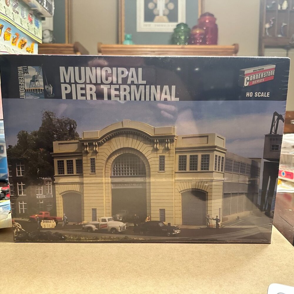 Walthers Cornerstone Municipal Pier Terminal HO Scale Model Kit The Waterfront